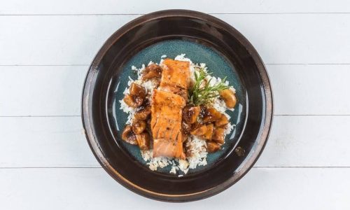 Πεντανόστιμος σολομός σοτέ με σάλτσα σύκο από τον Άκη Πετρετζίκη