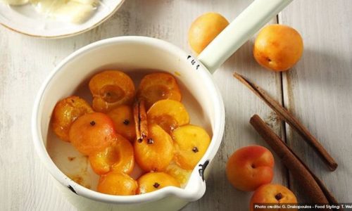 Βερίκοκα σoτέ με Κρητική γραβιέρα από τον Άκη Πετρετζίκη