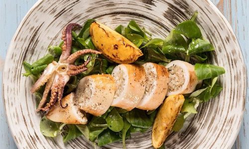 Καλαμάρια γεμιστά από τον Άκη Πετρετζίκη