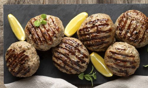 Μπιφτέκια στο BBQ - Συνοδέψτε τα με πατάτες τηγανιτές