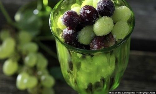 Παγωμένα γλυκόξινα σταφύλια - Μια συνταγή του Άκη