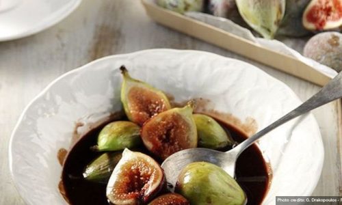 Υπέροχη συνταγή για σύκα με γλυκό κρασί Σάμου και σοκολάτα από τον Άκη Πετρετζίκη
