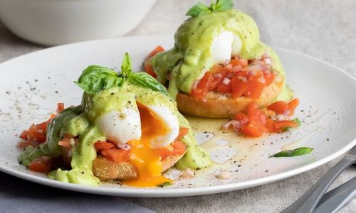 Μεσογειακά αυγά Βenedict - Σούπερ ιδέα για καλοκαιρινό πρωινό