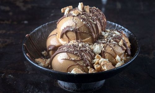 Πεντανόστιμο παγωτό καραμέλα από τον Άκη Πετρετζίκη