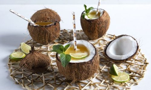 Δροσερό fruit punch καρύδα φτιαγμένο από τα χεράκια σας