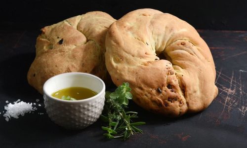 Σπιτικό ελιόψωμο  με φέτα - Ιδανικό σνακ για όλες τις ώρες