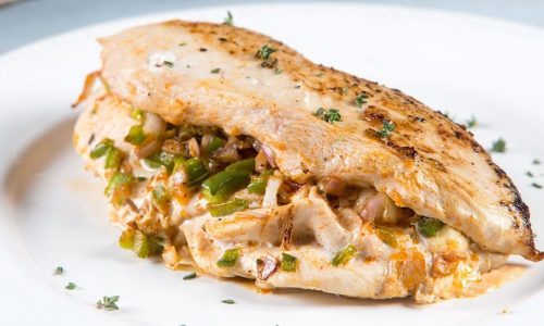 Γεμιστό στήθος κοτόπουλο με πιπεριές και χαλούμι - Δοκιμάστε το!