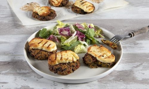 Νόστιμα και υγιεινά μπιφτέκια λαχανικών με χαλούμι