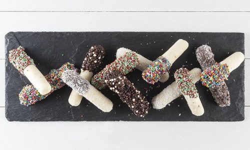 Στικς καρύδας με πολύχρωμη και σοκολατένια τρούφα για τα παιδιά