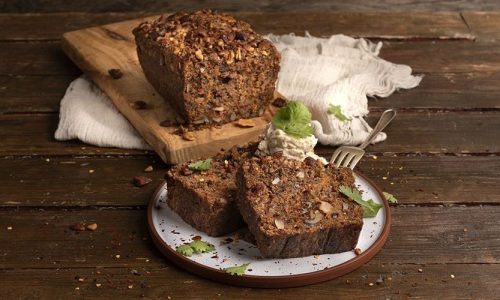 Σπιτικό ψωμί καρότου με κουρκουμά και δενδρολίβανο