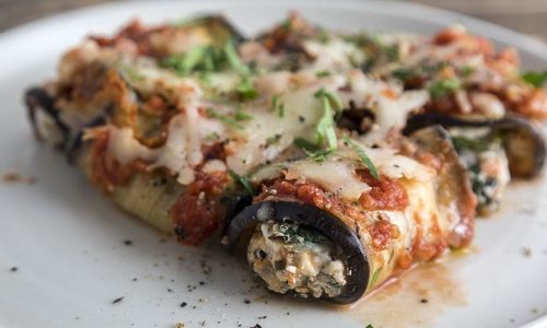 Λαχταριστά κανελόνια μελιτζάνας με σπανάκι