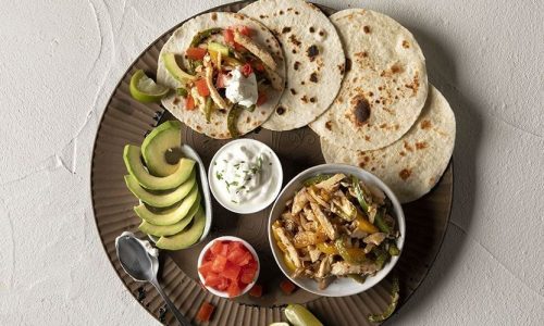 Fajitas με κοτόπουλο και πιπεριές  για όλη την οικογένεια