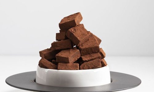 Τρούφες σοκολάτας με μόλις τέσσερα υλικά