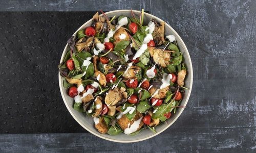 Πικάντικη σαλάτα με κοτόπουλο και μανιτάρια