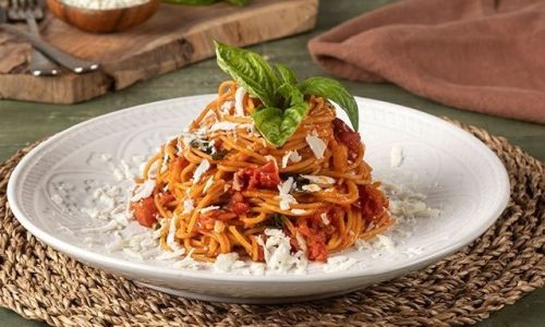 Συνταγή για σπαγγέτι ρεβιθιού με σάλτσα ψητής ντομάτας