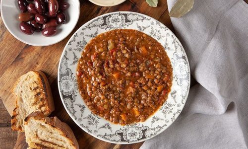 Παραδοσιακή συνταγή για φακές στη χύτρα ταχύτητας