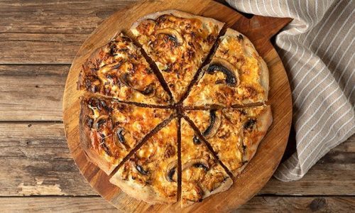 Σπιτική πίτσα με κοτόπουλο και τυρί κρέμα