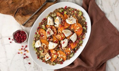 Σαλάτα με φακές και κατσικίσιο τυρί για το γιορτινό τραπέζι