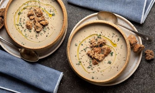 Μανιταρόσουπα με σελινόριζα και λάδι τρούφας