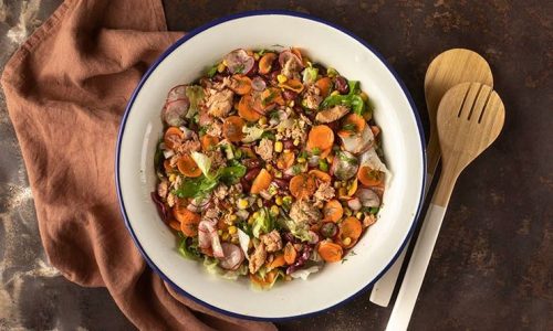 Εύκολη χειμωνιάτικη σαλάτα με καπνιστό τόνο