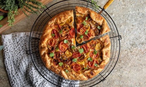 Σπιτική galette με φέτα και ντοματίνια