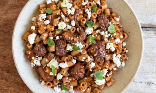 Χταπόδι με κοφτό μακαρονάκι - Παραδοσιακό και νηστίσιμο πιάτο