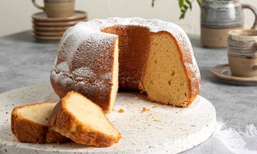 Εύκολο και αφράτο κέικ βανίλιας με γιαούρτι