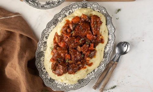 Μοσχάρι μπρεζέ με μανιτάρια και κόκκινο κρασί