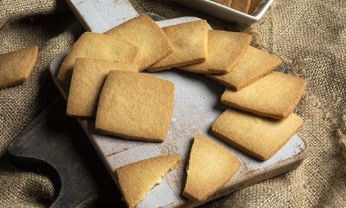 Μπισκότα βουτύρου με πέντε υλικά