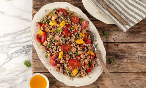 Σαλάτα με μαυρομάτικα φασόλια, σύγκλινο και μάνγκο