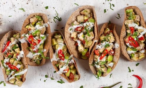 Τάκος με κοτόπουλο, αβοκάντο και sour cream