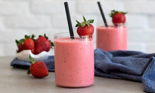 Εύκολο και υγιεινό smoothie με φράουλα και ακτινίδιο