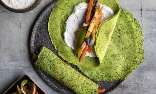 Πεντανόστιμες κρέπες από σπανάκι με ψητά λαχανικά