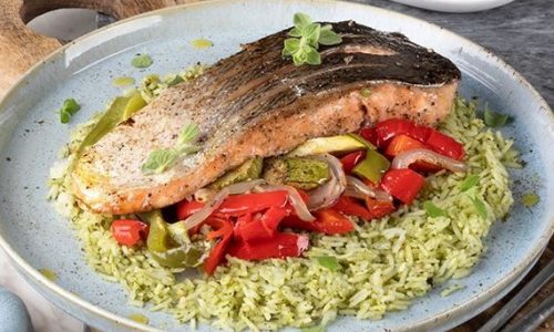 Σολομός στη λαδόκολλα - Συνοδέψτε τον με λαχανικά και ρύζι