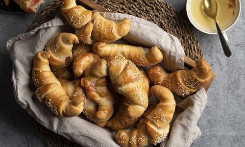 Εύκολα κρουασάν με ζαμπόν και τυρί