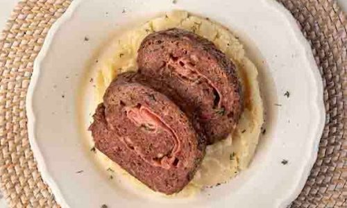 Γεμιστό ρολό κιμά σπέσιαλ από τον Άκη Πετρετζίκη