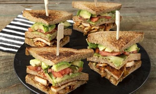 Vegetarian club sandwich για όλη την οικογένεια