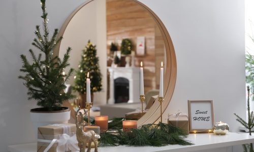 Έξυπνες ιδέες για να διακοσμήσετε τους καθρέφτες τα Χριστούγεννα