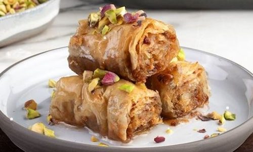 Σαραγλί με φιστίκια Αιγίνης και ινδοκάρυδο