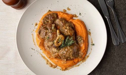 Οσομπούκο με πουρέ γλυκοπατάτας