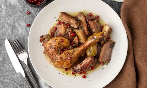 Χριστουγεννιάτικο κοτόπουλο με μήλα και ρόδι στον φούρνο