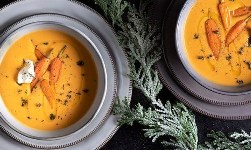 Βελουτέ σούπα με κολοκύθα και ψητά καρότα