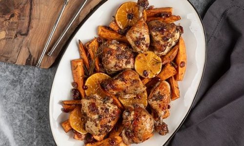 Συνταγή για κοτόπουλο με πορτοκάλι, cranberries και δεντρολίβανο