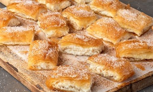 Χανιώτικη μπουγάτσα με ανθότυρο και ξινομυζήθρα