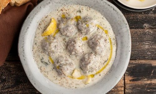 Γιουβαρλάκια με γιαούρτι - Αξίζει να δοκιμάσετε αυτή τη συνταγή