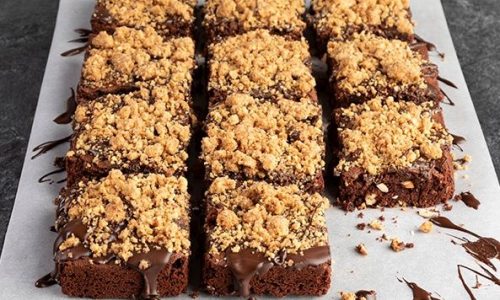 Λαχταριστά brownies με σοκολάτα και crumble αμυγδάλου