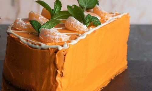 Κέικ μανταρίνι με σιροπιαστό παντεσπάνι και frosting λευκής κουβερτούρας