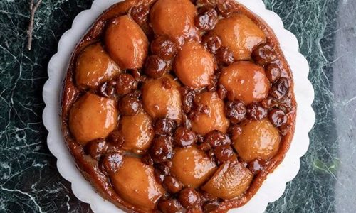 Ανάποδη τάρτα με αχλάδια και κάστανα στο τηγάνι