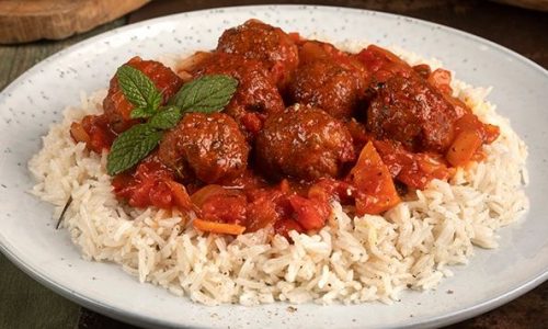 Αφράτα κεφτεδάκια με σάλτσα ντομάτας - Ένα φαγητό για όλη την οικογένεια