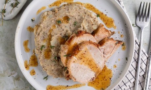 Ζουμερό χοιρινό καρέ στη χύτρα ταχύτητας με πουρέ πατάτας και μανιταριών